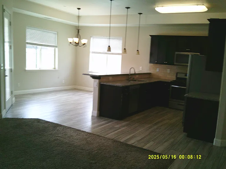 924 S Michelle Ave — Photo 6