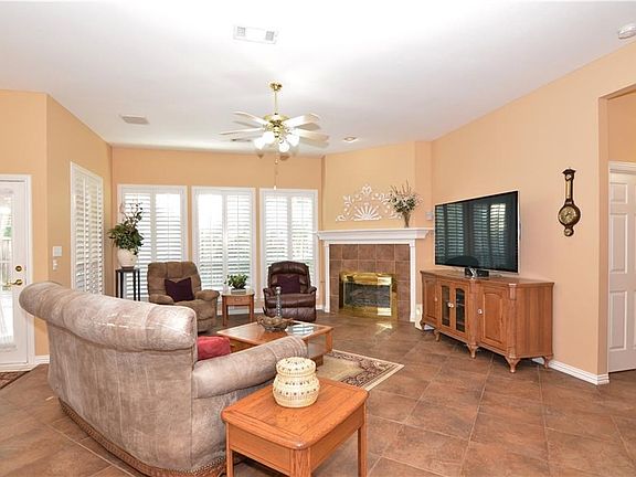 3rd image of 2817 Meadow Glen Dr
