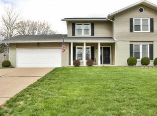 2555 Forest Leaf Pkwy, Ballwin, MO 63011