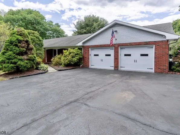 17 Old Forge Rd, Chester Twp., NJ 07930