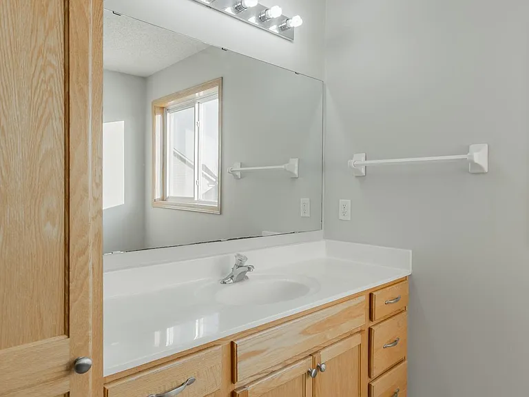 1760 Wyndam Dr — Photo 3