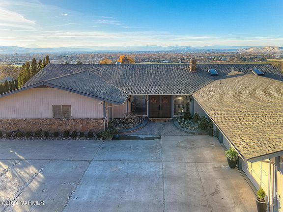 2nd image of 806 Mesa Vista Pl