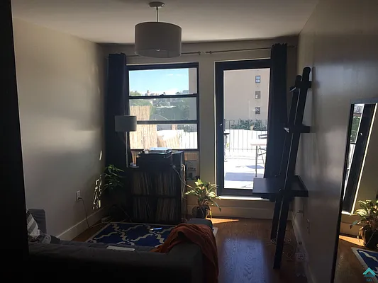 Rented by EXR | media 6