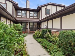 8173 S Legend Dr, Franklin, WI 53132