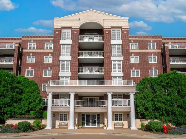 7041 W Touhy Ave APT 406, Niles, IL 60714