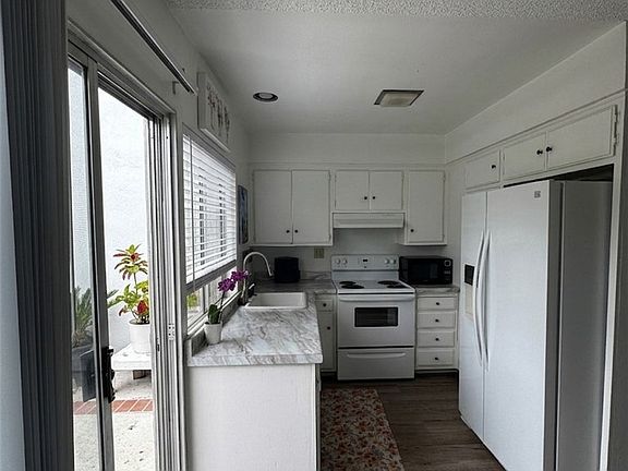2nd image of 3875 Vista Campana S