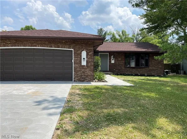 8337 Lorraine Dr, Strongsville, OH 44149