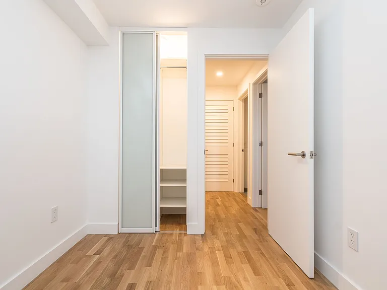 230 Oak St — Photo 29