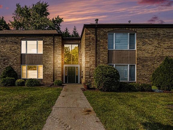 3rd image of 477 Barkwood Ct NW