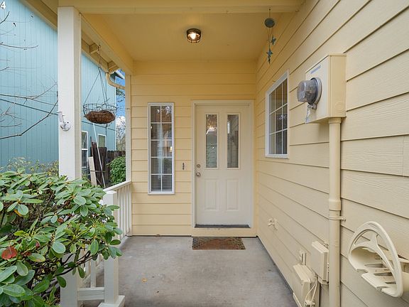 2nd image of 9613 NE Tenny Creek Dr
