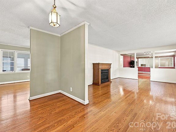 5th image of 1464 Sullivan St