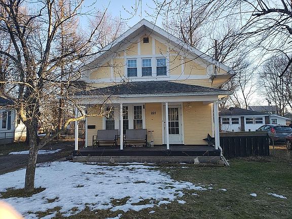 2nd image of 221 Wentworth Ave