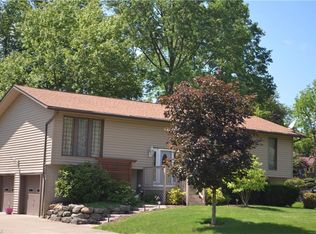 3920 Greentree Rd, Stow, OH 44224