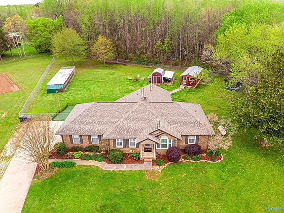 3rd image of 135 Brookview Dr