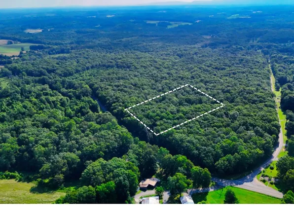4 Lantana Dr, Crossville, TN 38572