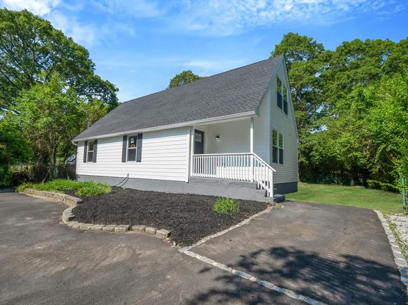 188 W Yaphank Road, Coram, NY 11727