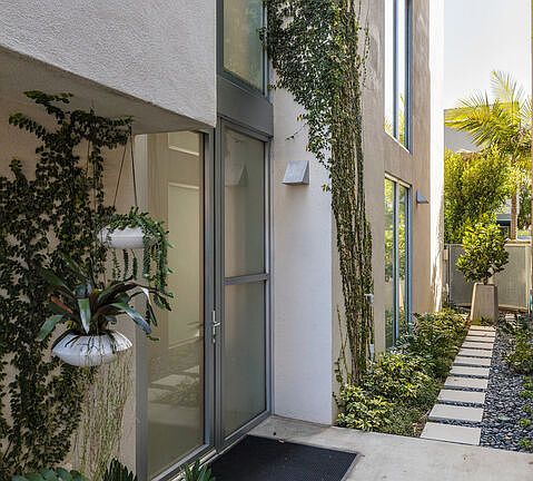 3rd image of 2124 Narcissus Ct
