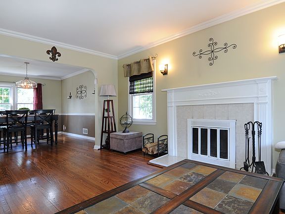 5th image of 142 Longfellow St