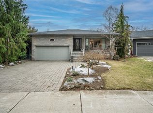 265 Windy Oaks, Mississauga, ON L5G 1Z8