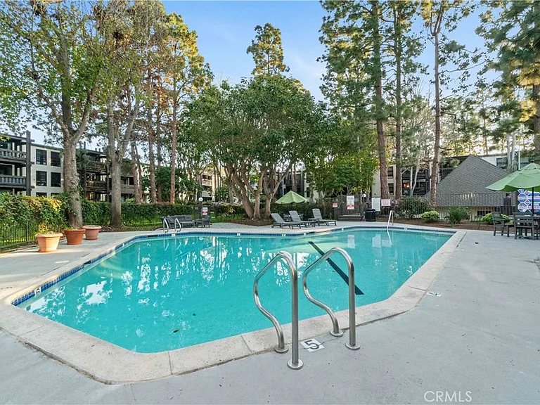 8650 Gulana Ave — Photo 36