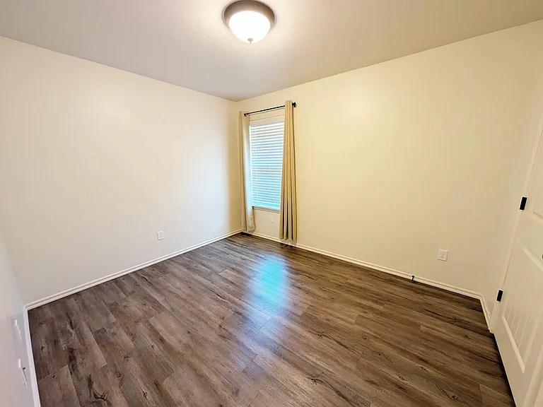 425 Chalk Hill Ct — Photo 14