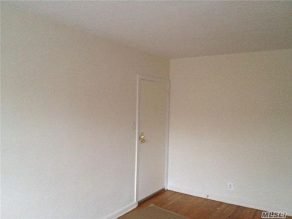 5th image of 8952 Doran Ave