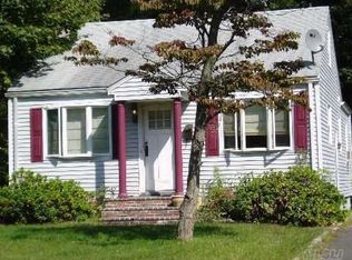 444 N Windsor Ave, Brightwaters, NY 11718