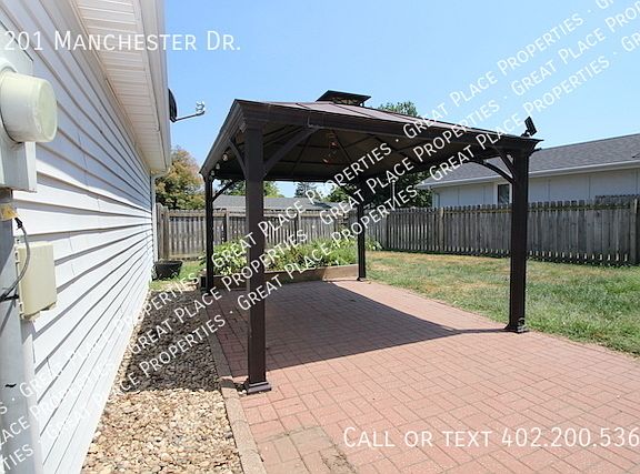 3rd image of 1201 Manchester Dr