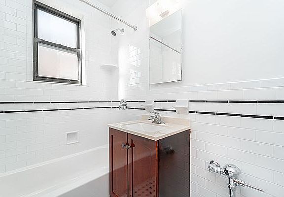 5th image of 21-70 Crescent St #D