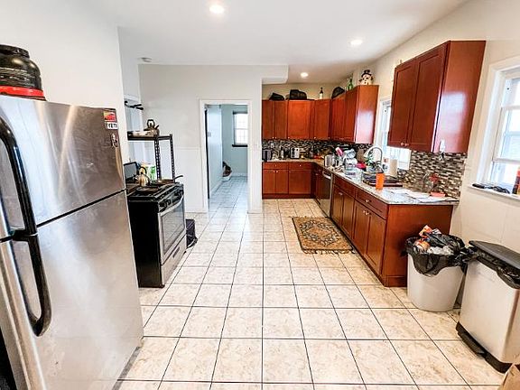 3rd image of 118A Summer St #2A
