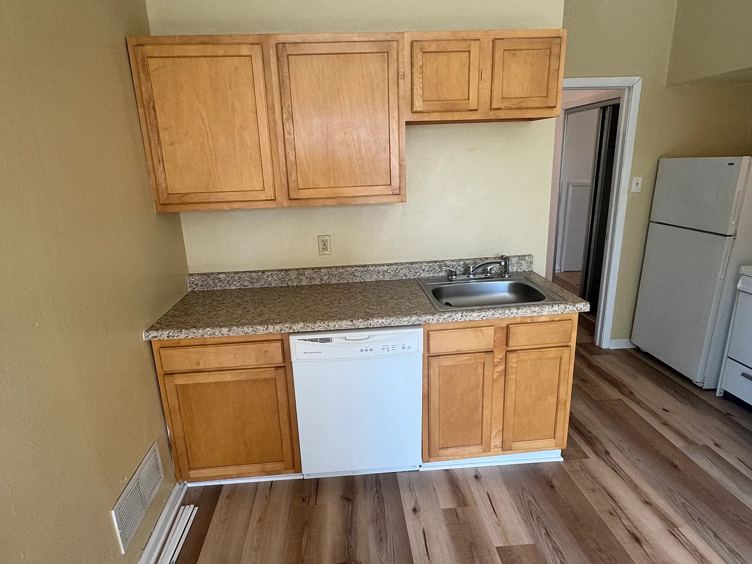 1 bed, $1,000 — Photo 1