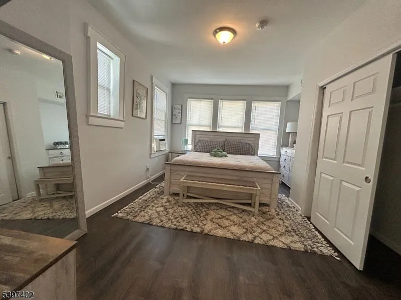 3 bed, 1.0 bath, $2,500 — Photo 4
