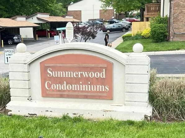 1670 Summer Run Dr Unit 23, Florissant, MO 63033