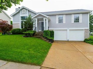 1171 Summit Meadows Dr, Fenton, MO 63026