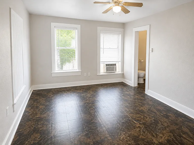 5305 Jefferson St #5 — Photo 2