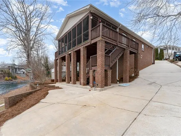 182 Grand View Dr, New London, NC 28127