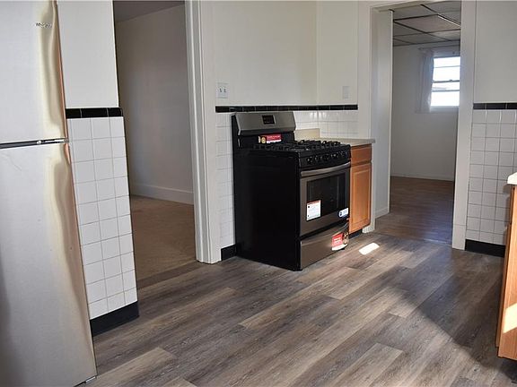 4th image of 1132 W 22nd St