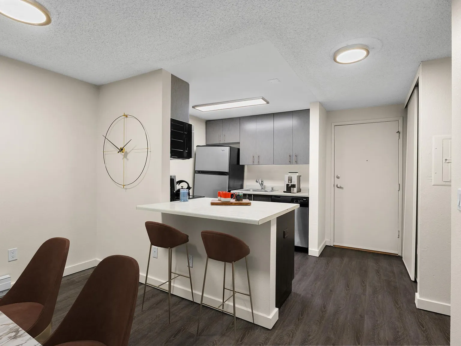Karbon Apartments — Photo 4