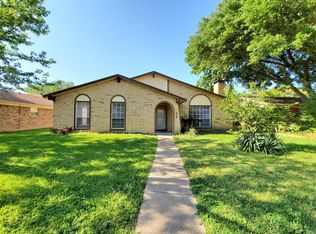 609 Worcester Ln, Garland, TX 75040