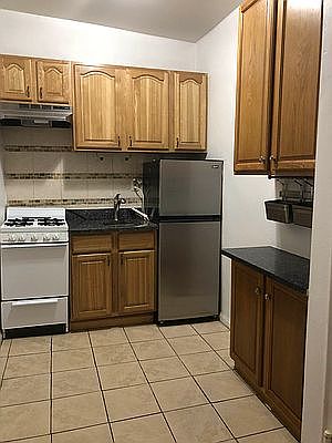 1st image of 252 E 89th St #B2