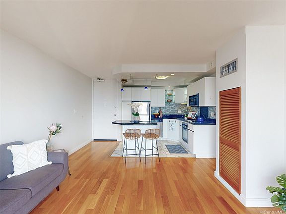 3rd image of 411 Hobron Ln APT 3814