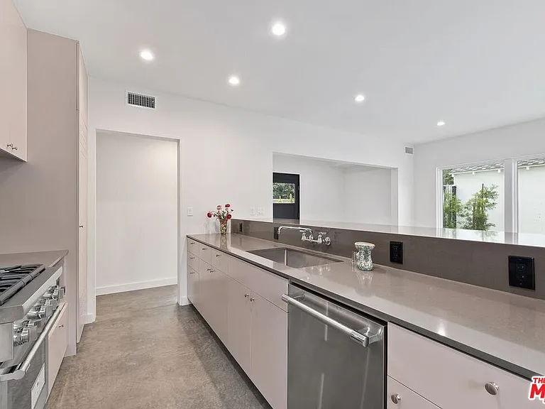 15322 De Pauw St — Photo 11