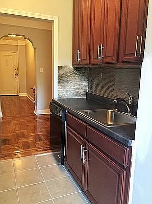 1st image of 200 E 18th St APT 3B