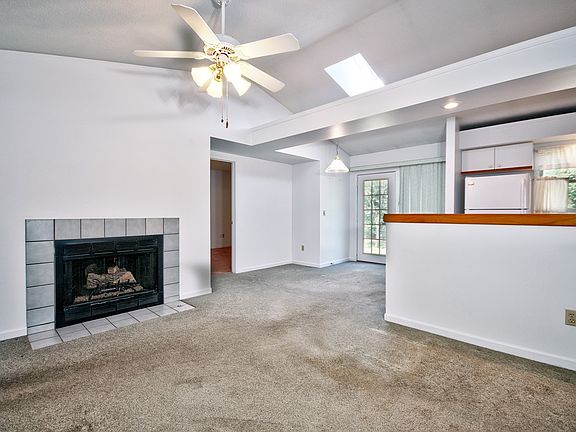 3rd image of 3403 E Jefferson Sq