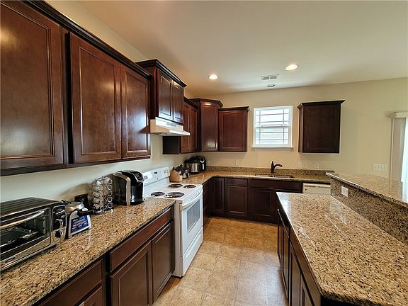 3rd image of 113 Windsor Creek Ct