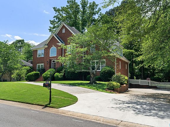 3rd image of 3709 Carisbrooke Dr