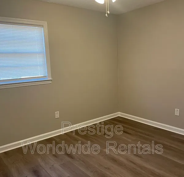 1017 Fleming Ave — Photo 4