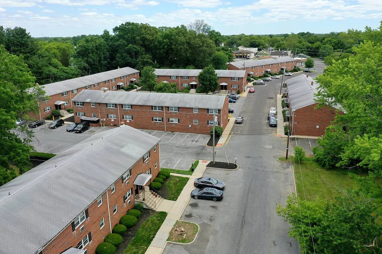 1 bed, $1,300 — Photo 2