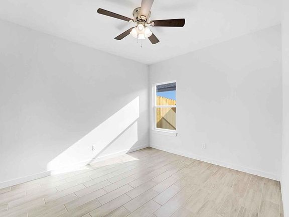 3rd image of 1402 W Platinum Dr Unit 2