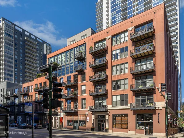 300 W Grand Ave APT 208, Chicago, IL 60654